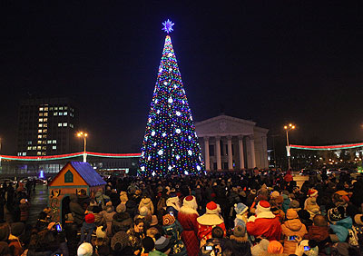 Акция «Зажигаем елку вместе»